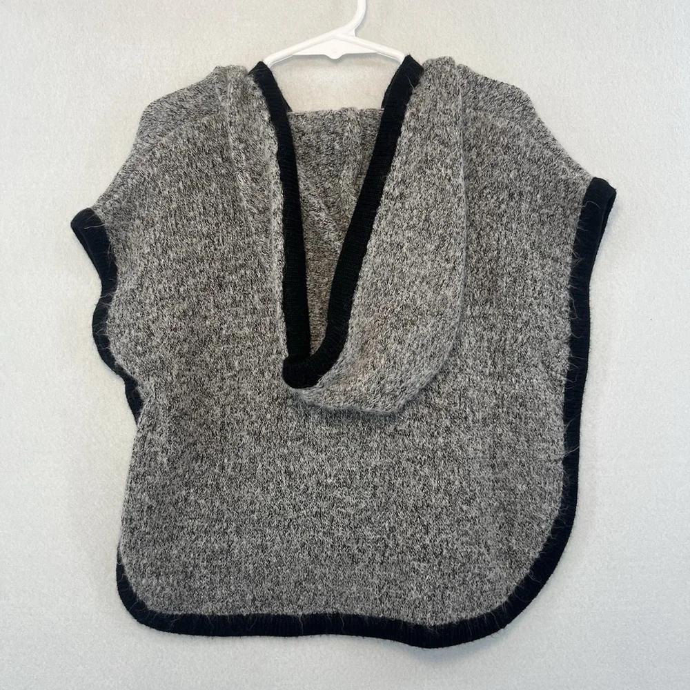 Carter's Girl Hooded Pullover Poncho Knit Black Gray Toddler Size 3T Sweater Top